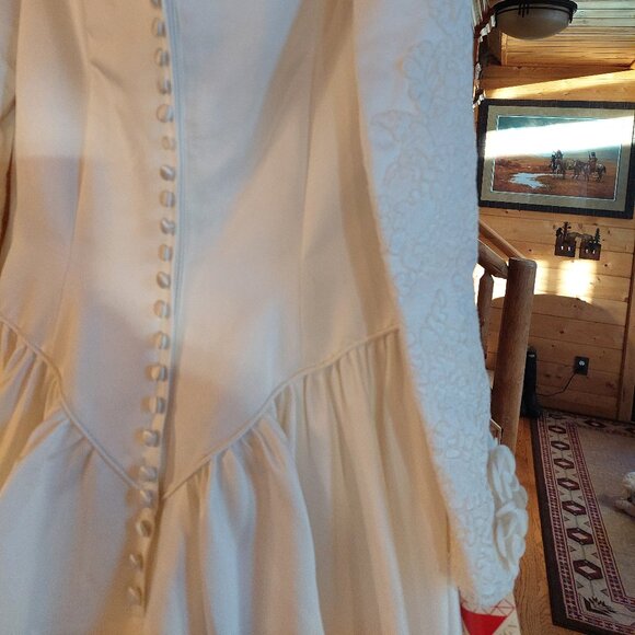 New with Tags Classy Basque Waist Ivory Off Shoulder Bridal Gown Dress sz 14 - Picture 9 of 16